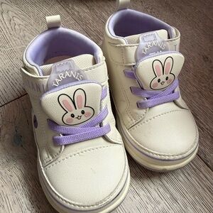 Taranis Kids Shoes size 8.5(about 3 years old)